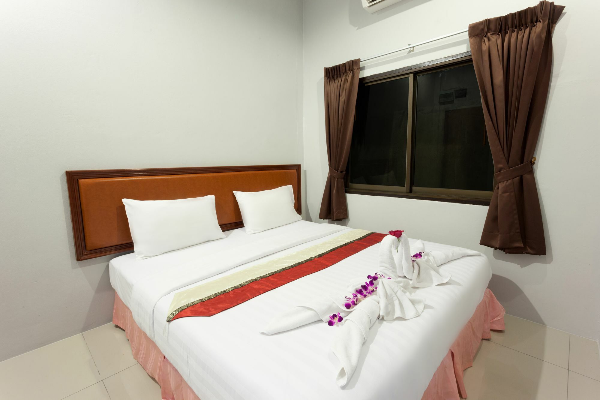 Freedom Hotel Patong Exterior photo